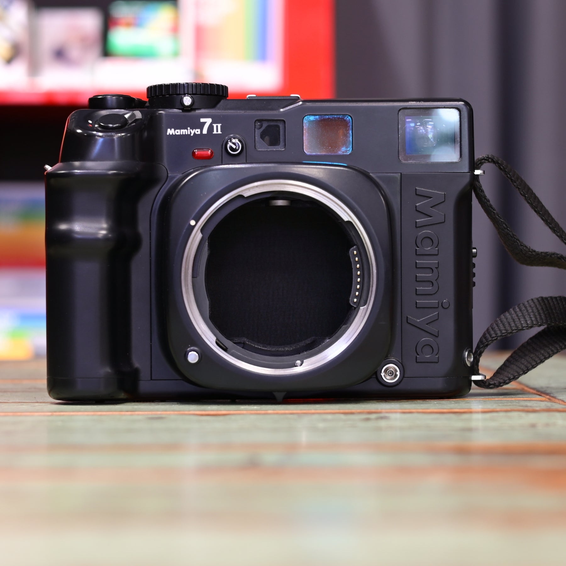 Preowned Mamiya 7 II Black Camera Body | Looking Glass – Looking